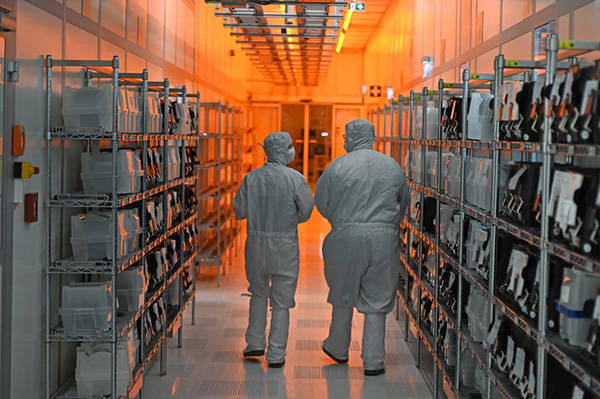 荷兰分析人士：安世半导体事件表明<strong></p>
<p>甘肃虚拟币挖矿</strong>，欧洲夹在中美之间无能为力