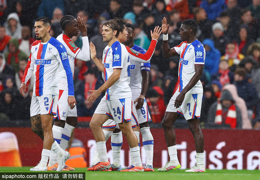 遭赛季三杀<strong></p>
<p>腾讯合作</strong>！联赛杯-萨尔双响 利物浦轮换阵容0-3水晶宫出局