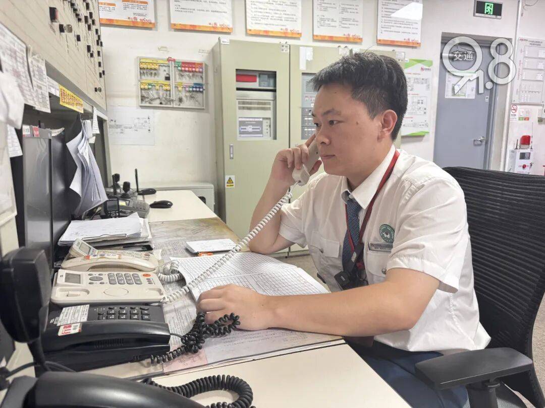 杭州地铁内<strong></p>
<p>zak币虚拟币</strong>,女乘客突然崩溃大哭!紧接着……这一幕被拍下