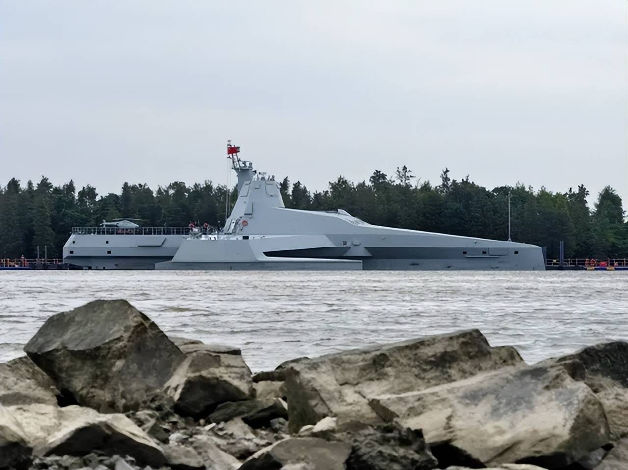 舰长65米<strong></p>
<p>虚拟币停止服务怎么办</strong>,搭载48个垂发!美媒:中国海军“半潜式武库舰”亮相!