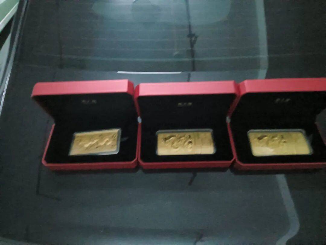 股市套现170万元后<strong></p>
<p>台湾</strong>,杭州男子豪购300克金条!老板当场报警……