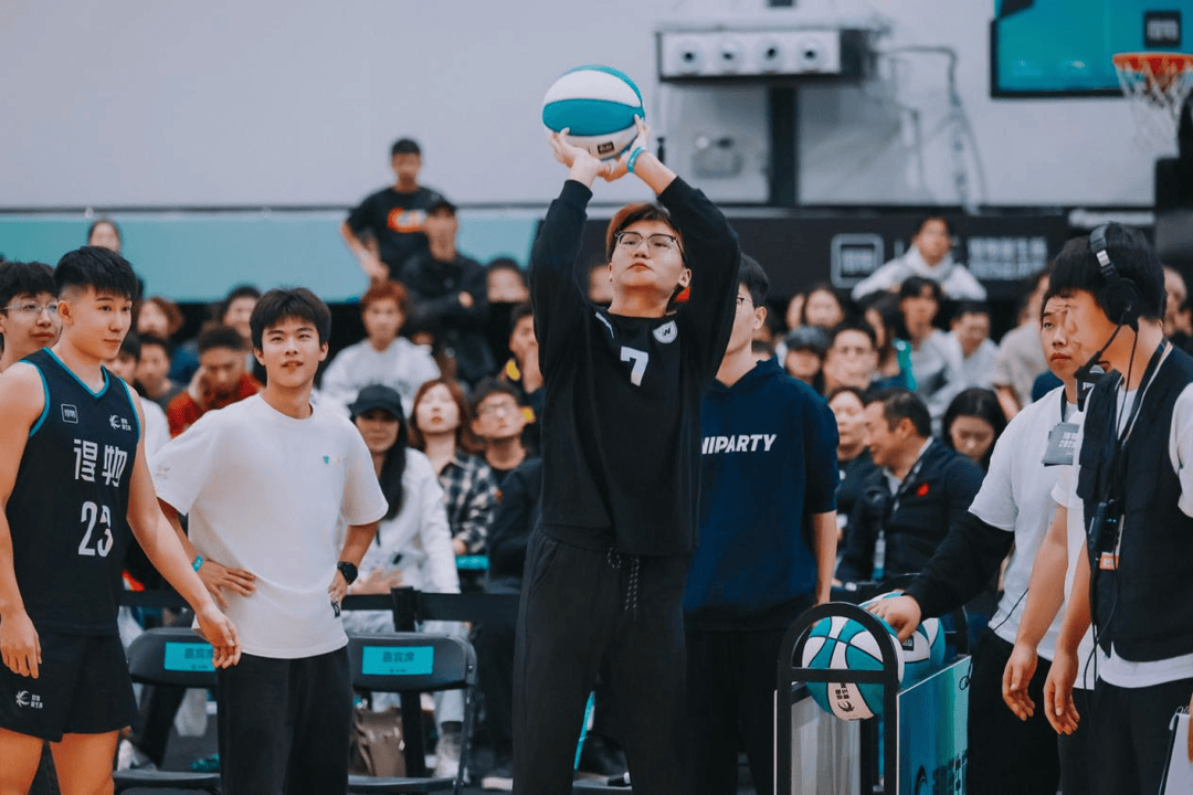 复旦、交大、同济等八大高校集结<strong></p>
<p>台湾</strong>,得物App“新生杯”篮球赛首战上海