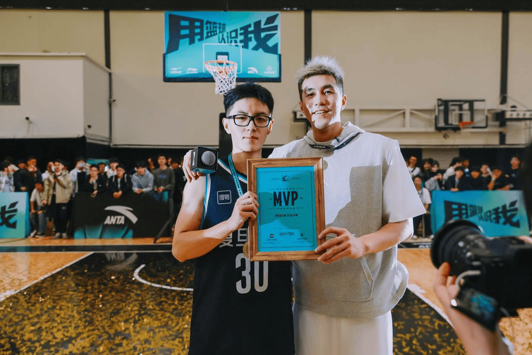 复旦、交大、同济等八大高校集结<strong></p>
<p>台湾</strong>,得物App“新生杯”篮球赛首战上海