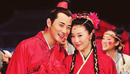 考古|苗圃被称内娱无代餐!巅峰期隐退嫁大19岁富商<strong></p>
<p>台湾</strong>,如今儿女双全成人生赢家