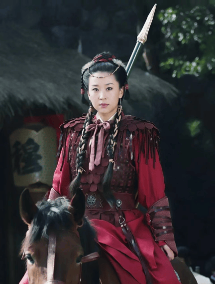 考古|苗圃被称内娱无代餐!巅峰期隐退嫁大19岁富商<strong></p>
<p>台湾</strong>,如今儿女双全成人生赢家