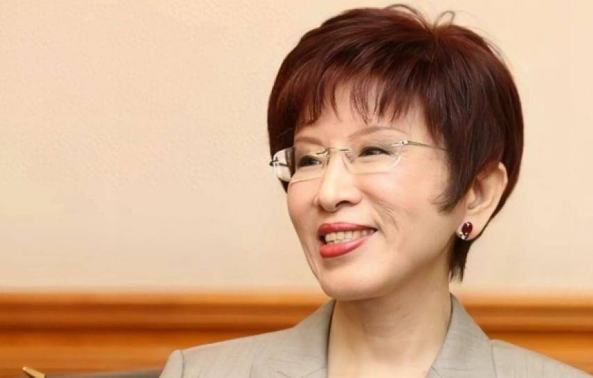 两岸统一众望所归!台湾岛内掀起入党潮<strong></p>
<p>台湾</strong>,869人加入国民党,洪秀柱出面促统,果然没让大陆失望!