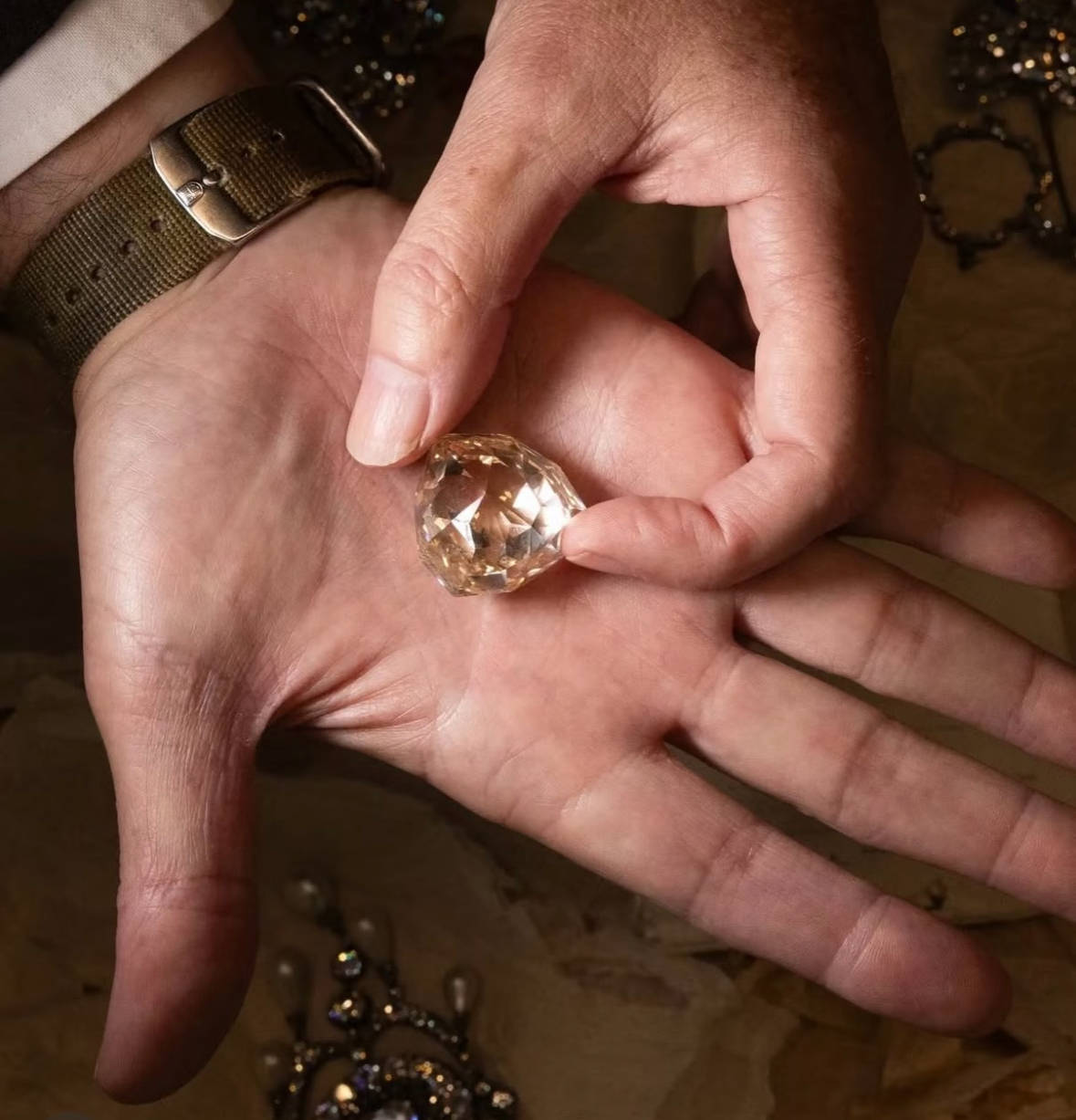 失踪百年的欧洲王室诅咒之钻重现<strong></p>
<p>株洲虚拟币传销</strong>，背后藏着一位忠贞皇后的惊人布局