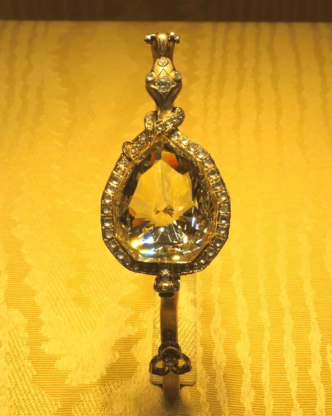 失踪百年的欧洲王室诅咒之钻重现<strong></p>
<p>株洲虚拟币传销</strong>，背后藏着一位忠贞皇后的惊人布局