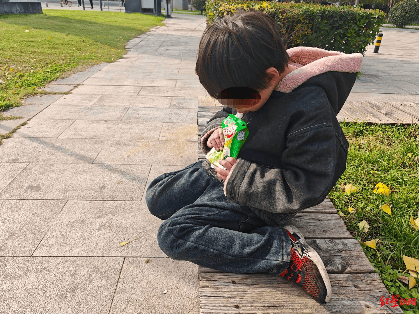 现场走访“女孩寒冬穿拖鞋捡食”一家:还有一个4岁妹妹<strong></p>
<p>抹茶虚拟币livecoin</strong>,当地正为两个孩子联系学校|求真