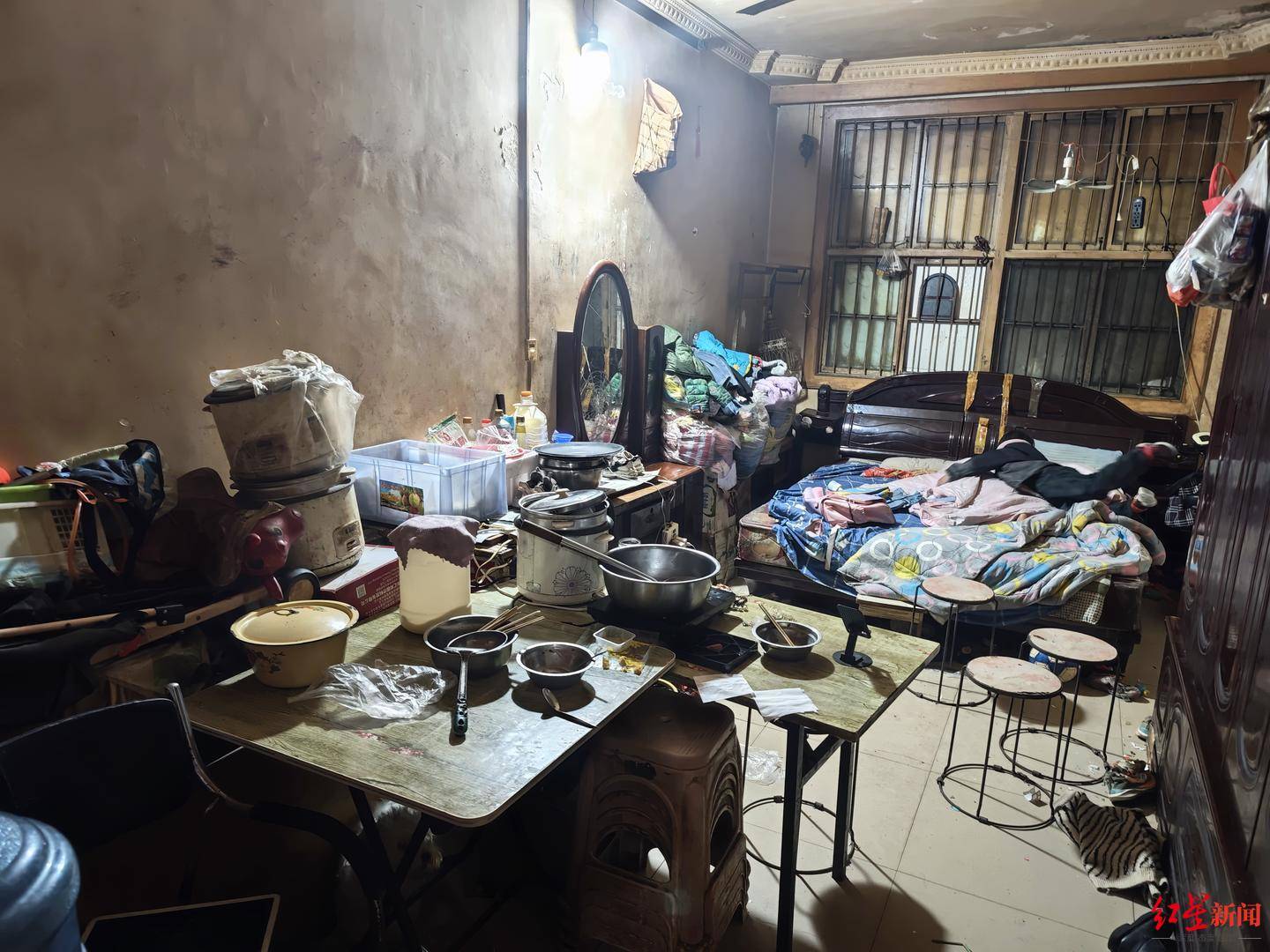 现场走访“女孩寒冬穿拖鞋捡食”一家:还有一个4岁妹妹<strong></p>
<p>抹茶虚拟币livecoin</strong>,当地正为两个孩子联系学校|求真