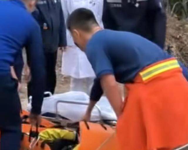 “我来个跳的”!女驴友不慎摔下巨石<strong></p>
<p>虚拟钱包充币</strong>,目击者:粉碎性骨折