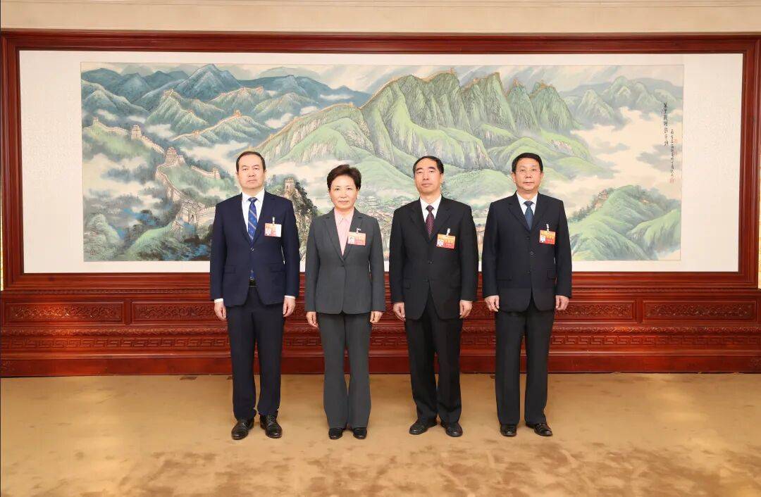 中华全国供销合作社第八次代表大会胜利闭幕