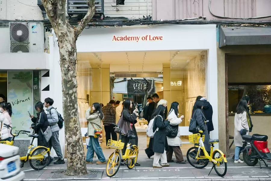 法国人在上海开店<strong></p>
<p>虚拟币挖矿平台商户</strong>,只卖白色衣服竟然火了丨上海滩上洋掌柜