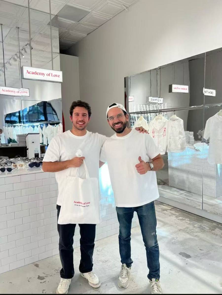 法国人在上海开店<strong></p>
<p>虚拟币挖矿平台商户</strong>,只卖白色衣服竟然火了丨上海滩上洋掌柜