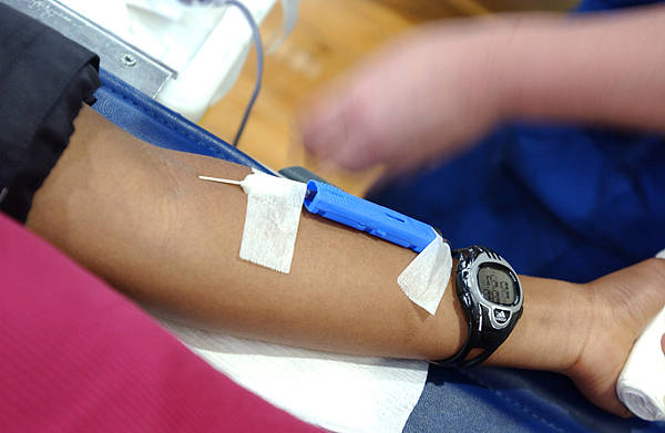 为母亲手术花3900元买三张献血证，铲除黑产不容易