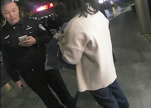 机智！快递在家门口被偷<strong></p>
<p>mci虚拟币</strong>，她用一招抓到了人还拿回了东西