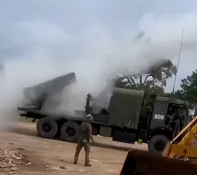 柬埔寨出动PHL-03型300毫米远火<strong></p>
<p>虚拟币被禁后如何操作</strong>,3发火箭弹准确命中泰军据点?