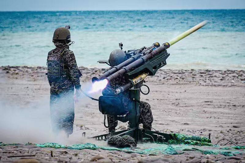 台军迈出疯狂一步，明确应处“突袭”可开火，不出24小时，福建舰堵门列阵