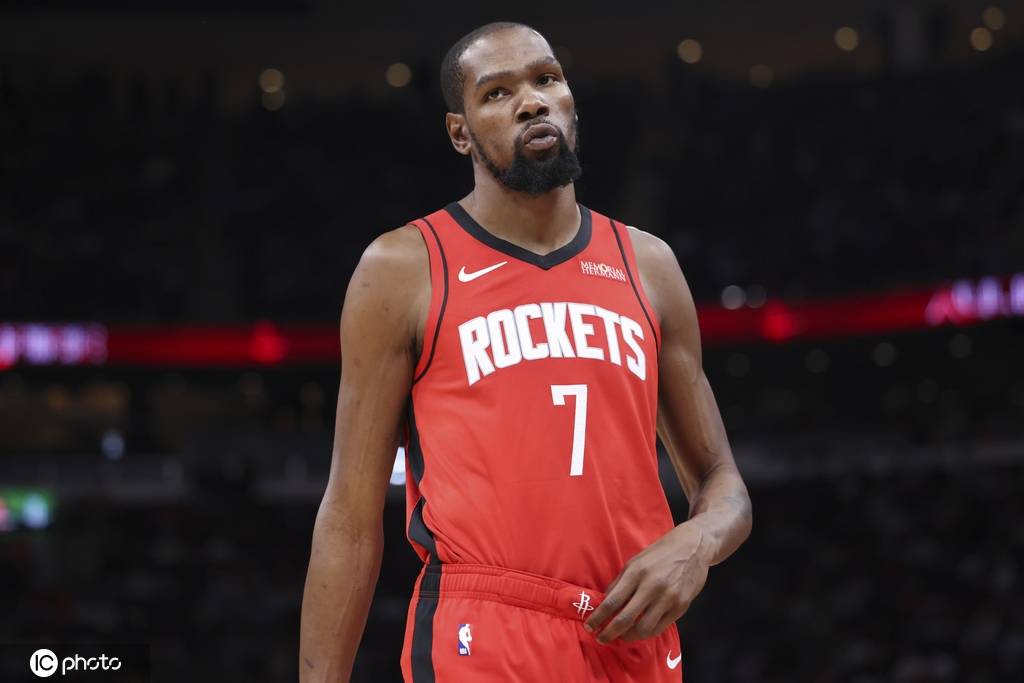 圣诞大战前瞻:詹杜对话再成焦点 库里直面魔鬼定律