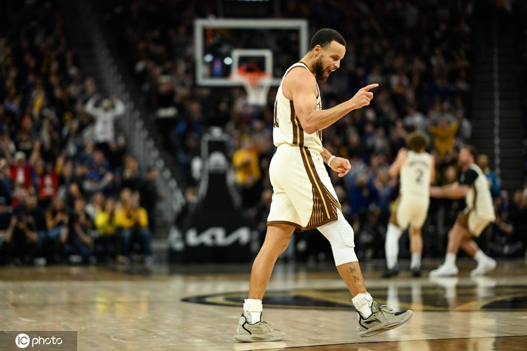 圣诞大战前瞻:詹杜对话再成焦点 库里直面魔鬼定律