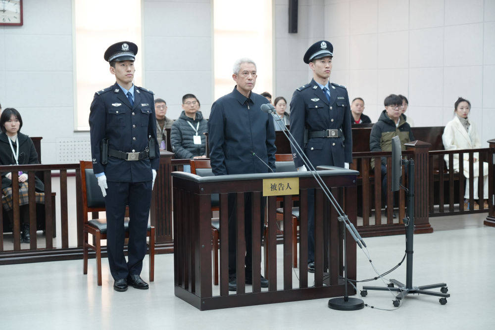 两“虎”任上被查<strong></p>
<p>貔貅盘虚拟币</strong>,正部级老虎被开除党籍!受贿6.13亿,谭瑞松被判死缓